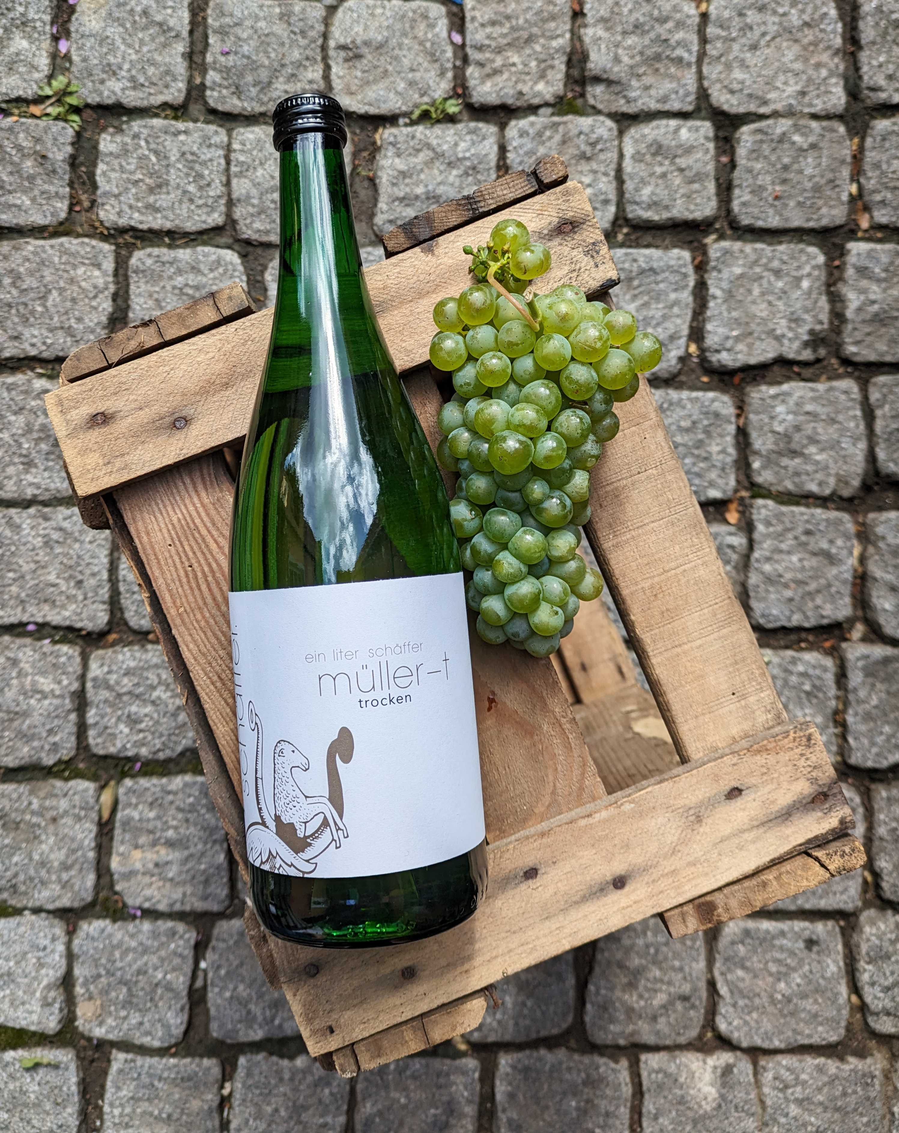002-M-ller_Thurgau-Liter-ein-liter-sch-ffer-m-th-trocken-vdp-escherndorf ein liter schäffer müller - t | 1L trocken